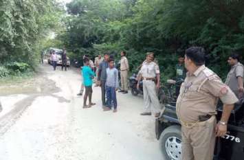 26 lakhs robbed with UCO bank employees बदमाशों ने दिनदाहाड़े तमंचे के बल पर यूको बैंक कर्मचारियों से लूटे 26 लाख, जांच में जुटी पुलिस