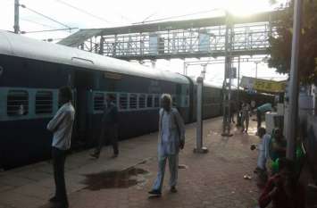 If we pay attention to the instructions, Guna station would be cleaner क्यूसीआई की हिदायत पर ध्यान देते तो और स्वच्छ होता गुना स्टेशन