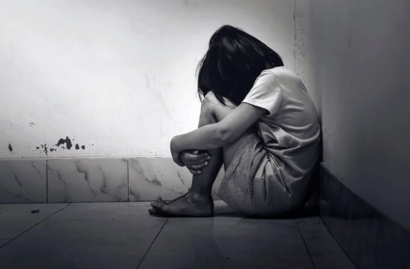 हरदोई में सामने आई 70 साल के बुजुर्ग की घिनौनी हरकत, 6 साल की मासूम के साथ किया रेप का प्रयास हरदोई में सामने आई 70 साल के बुजुर्ग की घिनौनी हरकत, 6 साल की मासूम के साथ किया रेप का प्रयास