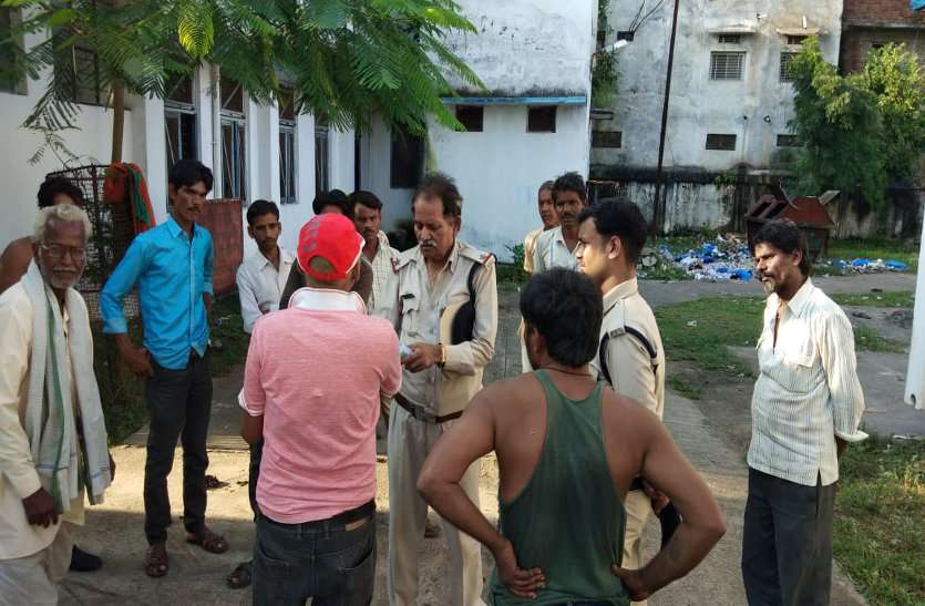 The farmer who committed suicide had a debt of four and a half lakhs आत्महत्या करने वाले किसान पर था साढ़े चौदह लाख का कर्ज, पढ़ें खबर