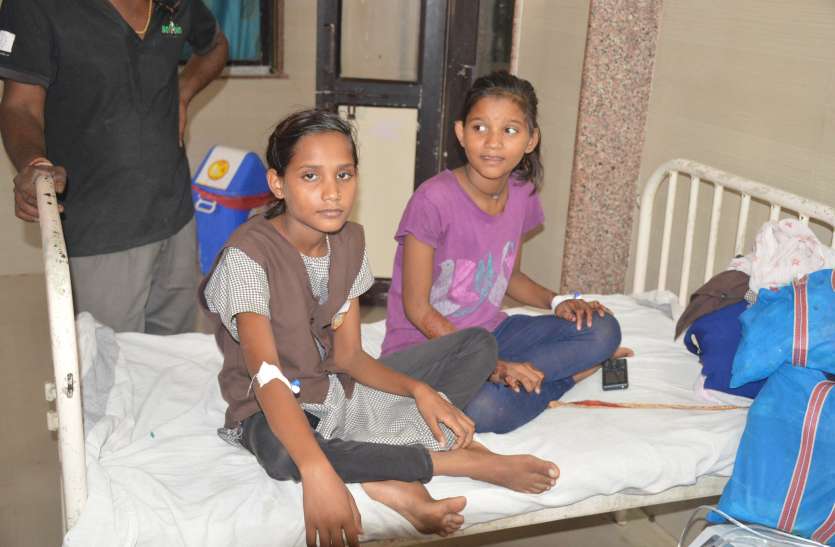 Food Poisoning case 2 admit till now फूड पॉइजनिंग के शिकार 2 बच्चे अब भी अस्पताल में भर्ती, शेष को छुट्टी