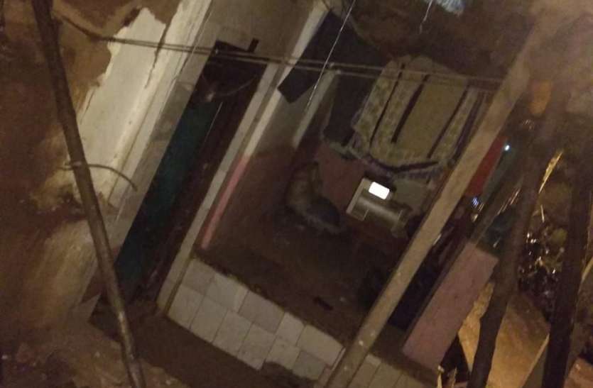 लगातार बारिश से फिर से बाढ़ का खतरा लगातार बारिश से फिर से बाढ़ का खतरा