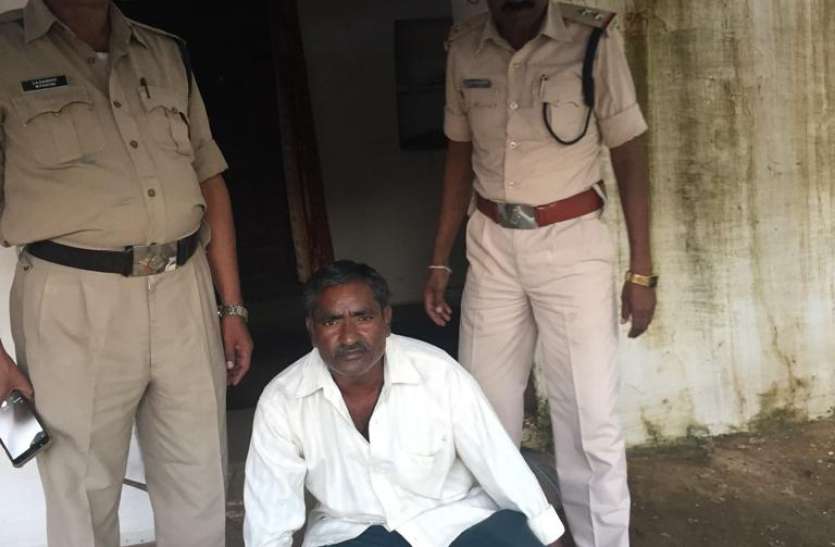 20 लीटर कच्ची शराब 300 किलो लहान जब्त 20 लीटर कच्ची शराब 300 किलो लहान जब्त