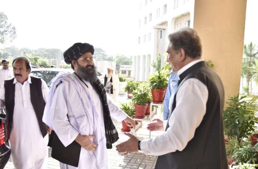 shah mehmood qureshi with Taliban पाकिस्तान-तालिबान की मुलाकात पर अफगानिस्तान ने किया चौंकाने वाला खुलासा, शांति वार्ता नहीं इस कारण हुई थी मुलाकात
