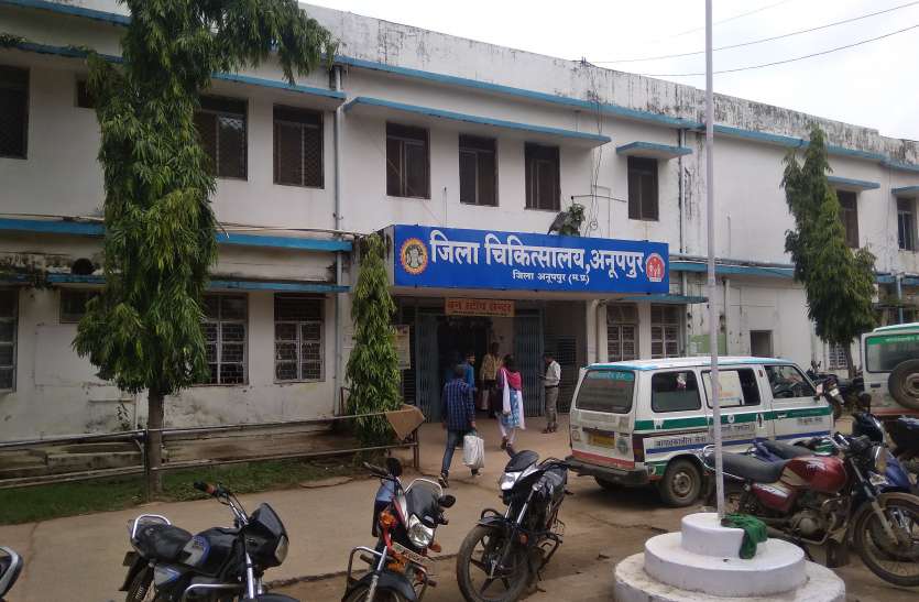 Suspicious condition hangs the woman's body hanging संदिग्ध हालत में फांसी के फंदे से लटकी मिली युवती की लाश