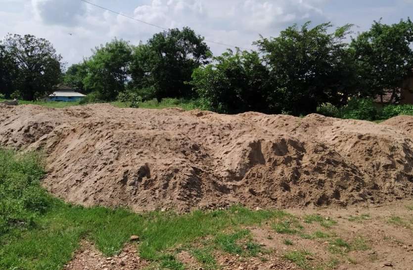 नए नियमों के पेंच में फंसा रेत खनन का कार्य नए नियमों के पेंच में फंसा रेत खनन का कार्य