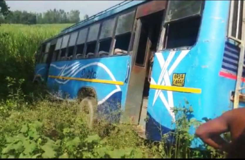 12-man-injured-in-road-accident-sitapur ओवरटेक करते समय यात्रियों से भरी बस गहरी खाई में पहुंची, बस में मची चीख पुकार, मचा कोहराम...
