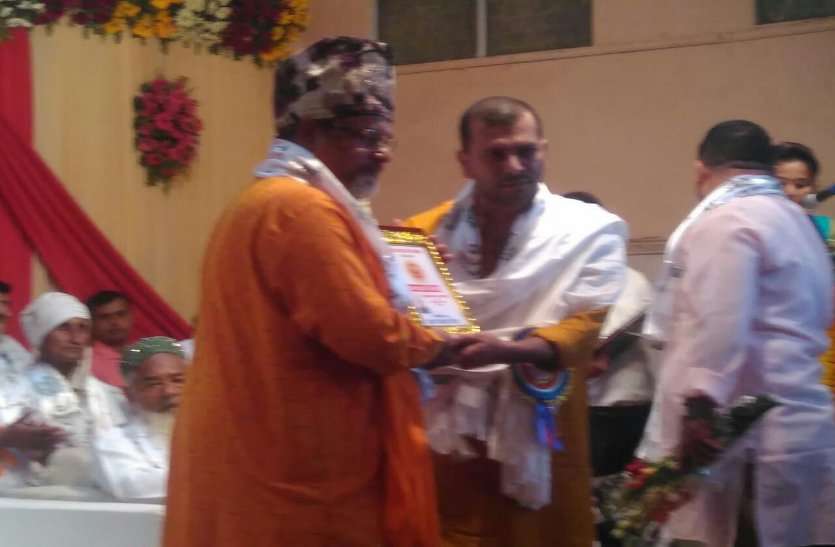 नेपाल में सम्मानित हुआ भिलाई का कलाकार नेपाल में सम्मानित हुआ भिलाई का कलाकार