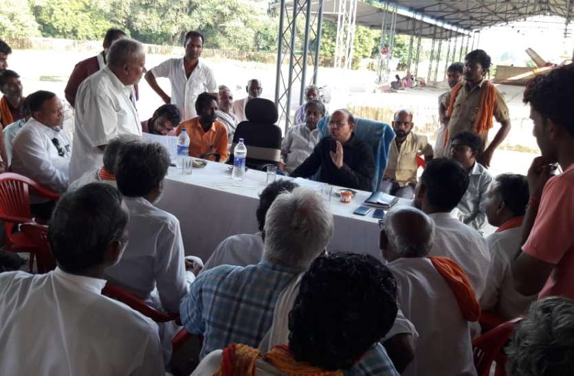 sheopur पुजारियों से बोले एसडीएम..बताएं मंदिरों पर कब्जा तो नहीं