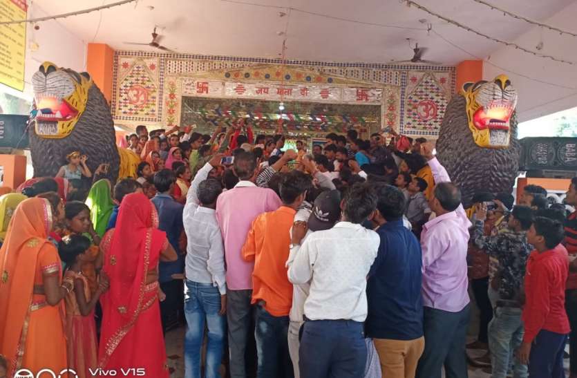 घर-घर में हुई कुलदेवी की पूजा घर-घर में हुई कुलदेवी की पूजा