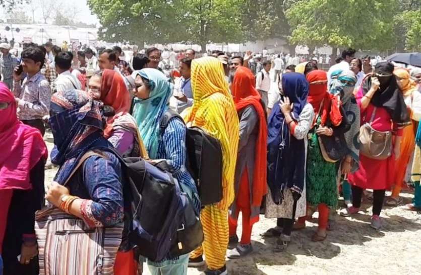 184-womens-froud-by-local-ngo-in-sitapur रोजगार दिलाने के नाम एनजीओ ने इन महिलाओं के साथ कर डाला यह काम, हुआ खुलासा तो उड़े सभी के होश, महिलाएं भी नही कर पा रही यकीन...