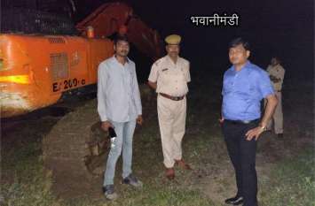 Mining mafia fleeing to see SDM and police, LNT machine seized एसडीएम और पुलिस को देख भागे खनन माफिया, एलएनटी मशीन जप्त