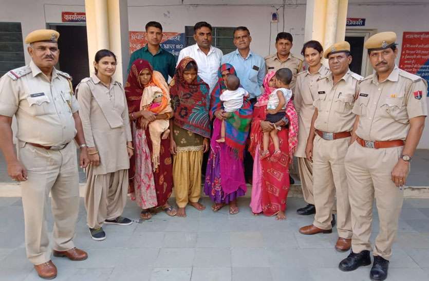 कोटा से गिरफ्तार आरोपी महिलाओं से 2 लाख के चोरी के आभूषण बरामद कोटा से गिरफ्तार आरोपी महिलाओं से 2 लाख के चोरी के आभूषण बरामद