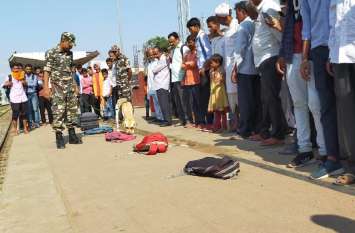 Sashastra Seema Bal jawans conducted search through dogs सशस्त्र सीमा बल के जवानों ने श्वानों से कराया सर्च