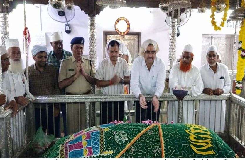 दीवाना शाह का 76 वें सालाना उर्स का आगाज दीवाना शाह का 76 वें सालाना उर्स का आगाज