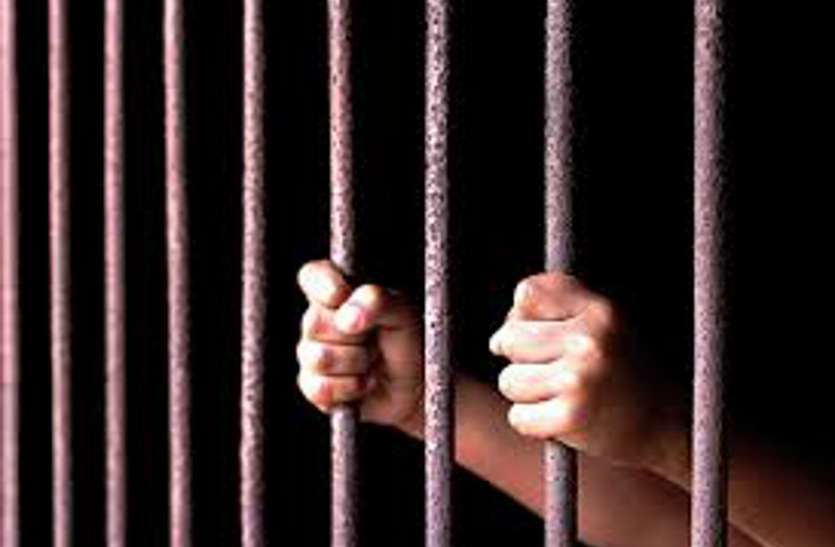 कार लूट कर गला घोंट कर शव को यमुना में फेंका कार लूट कर गला घोंट कर शव को यमुना में फेंका