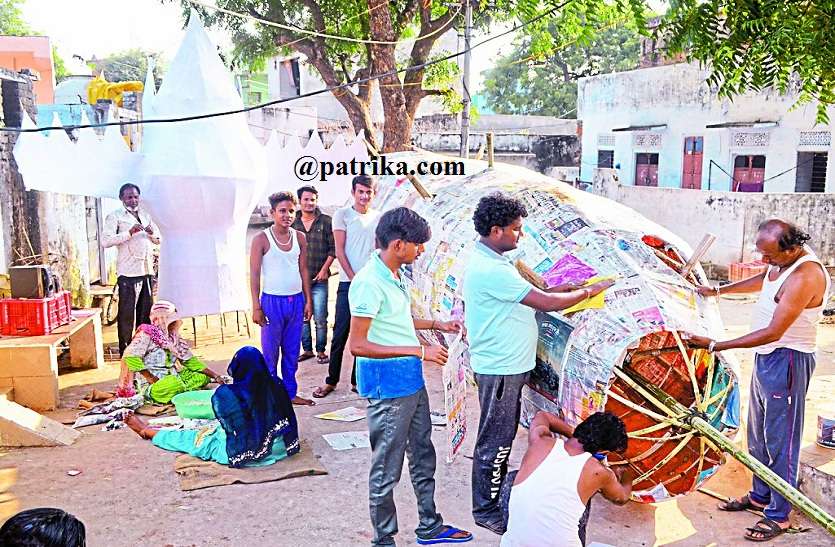 दशहरा: महंगाई की आग में दहक रहा दशानन, पुतला निर्माण सामग्री के बढ़े दाम दशहरा: महंगाई की आग में दहक रहा दशानन, पुतला निर्माण सामग्री के बढ़े दाम
