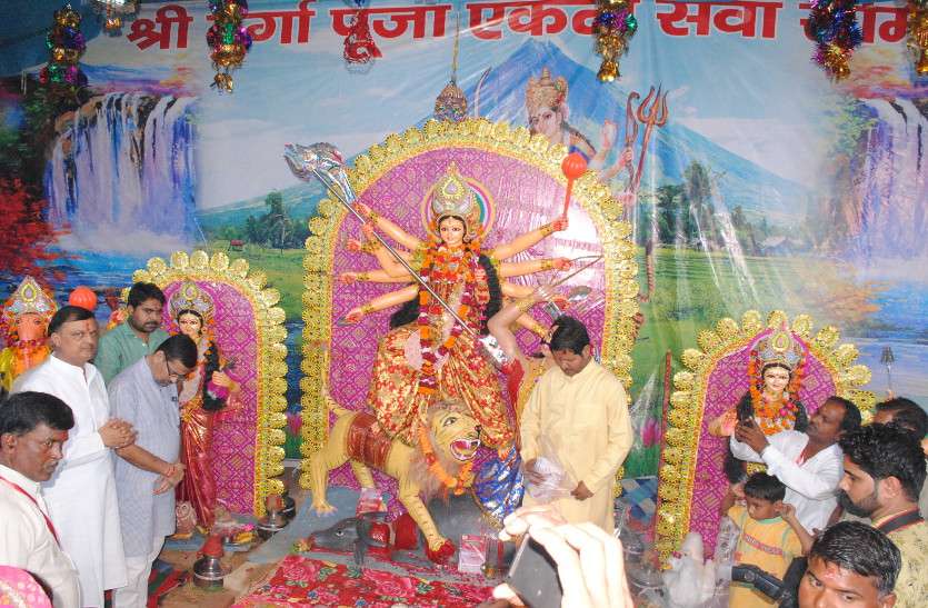 सज गए देवी के दरबार, घर-घर हुआ कंजक पूजन सज गए देवी के दरबार, घर-घर हुआ कंजक पूजन
