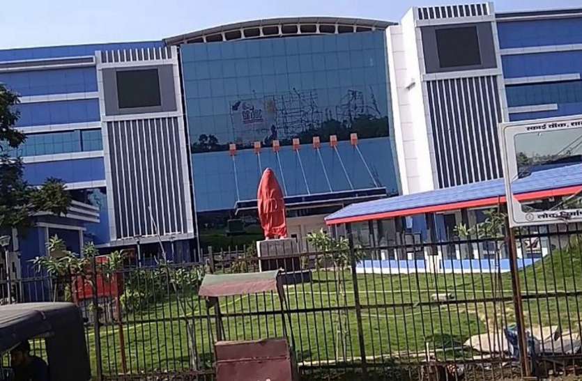 २ घंटे के लिए खुलेगी आंबेडकर और डीकेएस की ओपीडी २ घंटे के लिए खुलेगी आंबेडकर और डीकेएस की ओपीडी