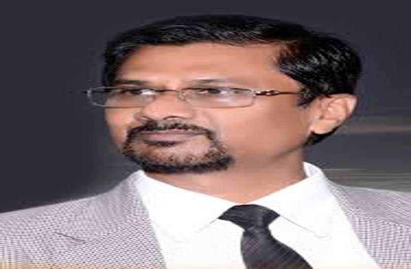 मुख्यमंत्री भूपेश के स्कूल में पढऩे वाले प्रो. वर्मा दूसरी बार बने CSVTU के कुलपति, 17 लोगों की रेस में निकले सबसे आगे मुख्यमंत्री भूपेश के स्कूल में पढऩे वाले प्रो. वर्मा दूसरी बार बने CSVTU के कुलपति, 17 लोगों की रेस में निकले सबसे आगे