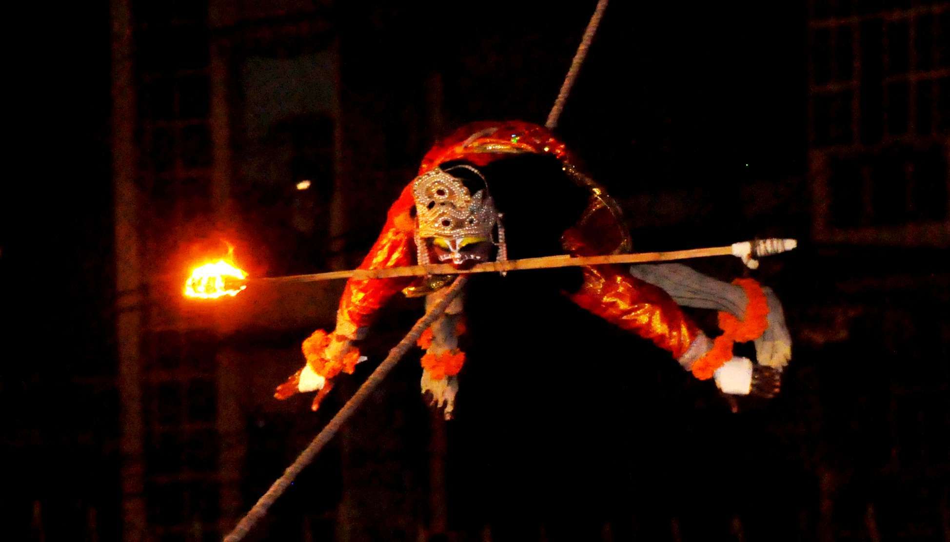 ग्वालियर रामलीला समारोह मे लक्ष्मण को लगी षक्ति ग्वालियर रामलीला समारोह मे लक्ष्मण को लगी षक्ति