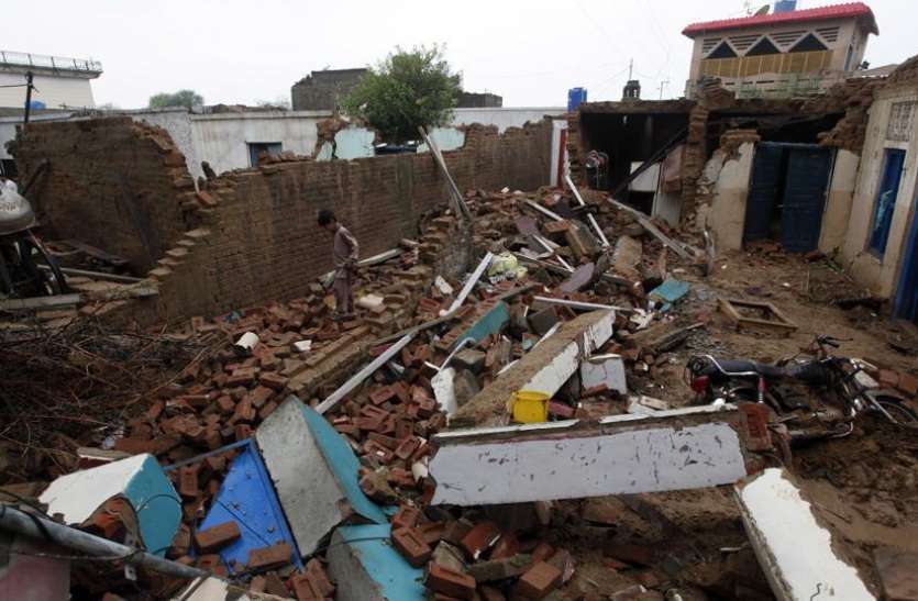 earthquake_in_pok.jpg 15 दिन के अंदर PoK में फिर आया भूकंप, इमारत ढह जाने से एक व्यक्ति की मौत
