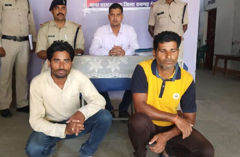 पौधरोपण कर रहे वनरक्षक को दो भाइयों ने वर्दी फाड़ते हुए दौड़ा-दौड़ाकर पीटा, फिर जंगल में छिपकर काट रहे थे दिन, पुलिस ने ऐसे पकड़ा पौधरोपण कर रहे वनरक्षक को दो भाइयों ने वर्दी फाड़ते हुए दौड़ा-दौड़ाकर पीटा, फिर जंगल में छिपकर काट रहे थे दिन, पुलिस ने ऐसे पकड़ा