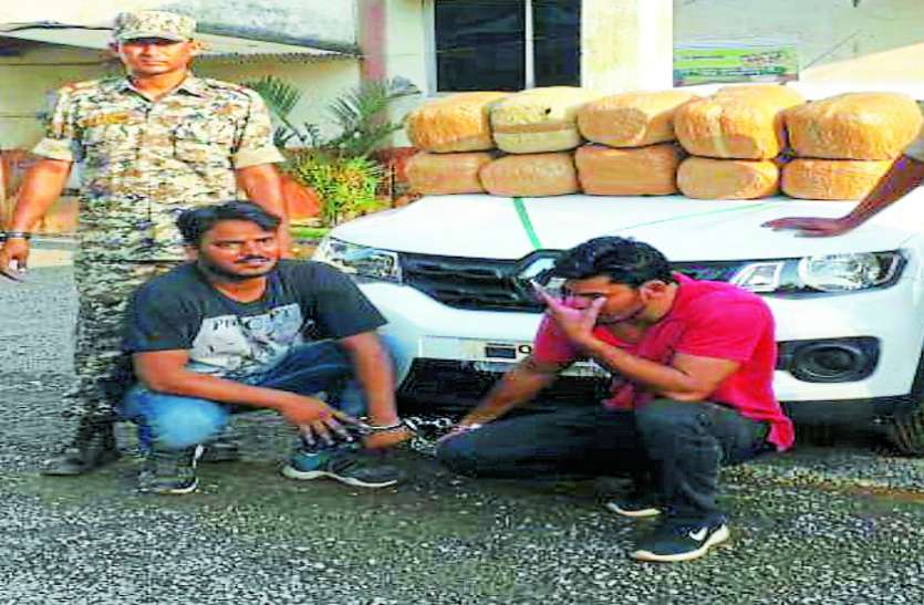 चमचमाती कार की जब पुलिस वालों ने ली तलाशी तो उड़ गए उनके होश, अंदर बैठा था नशीली दवाओं का सबसे बड़ा तस्कर चमचमाती कार की जब पुलिस वालों ने ली तलाशी तो उड़ गए उनके होश, अंदर बैठा था नशीली दवाओं का सबसे बड़ा तस्कर