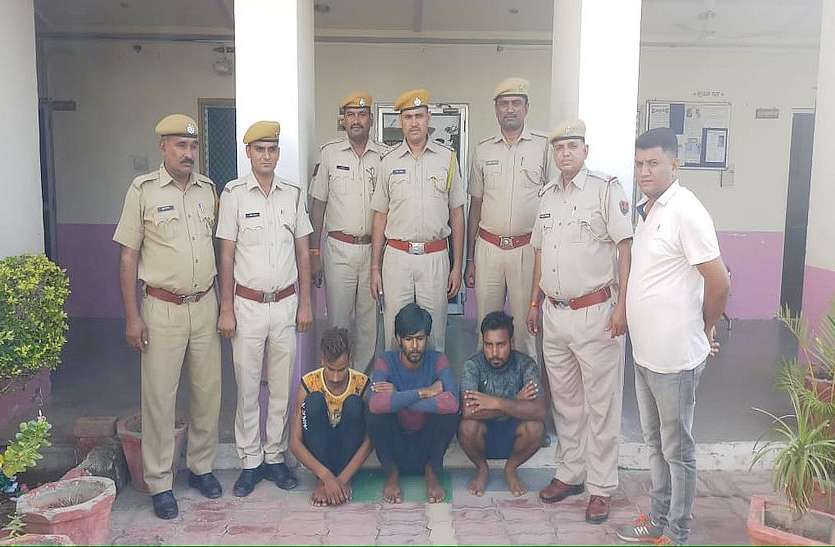 Succeed .. If these vicious people are not caught with weapons, then .. कामयाबी.. हथियारों के साथ यदि नहीं पकड़े जाते ये शातिर, तो.. करते बड़ी वारदात