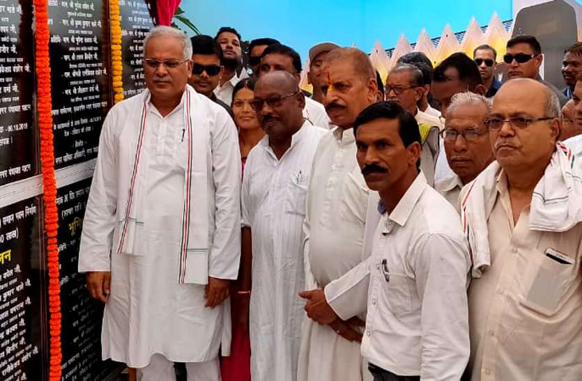 सावरकर पर टिप्पणी से नाराज भाजपाई विरोध से पहले गिरफ्तार, कुर्मी समाज के कार्यक्रम में पहुंचे थे मुख्यमंत्री सावरकर पर टिप्पणी से नाराज भाजपाई विरोध से पहले गिरफ्तार, कुर्मी समाज के कार्यक्रम में पहुंचे थे मुख्यमंत्री