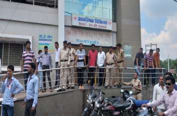 nhai accident news seoni ट्रक के टक्कर से कार सवार चार लोगों की मौत, तीन गंभीर