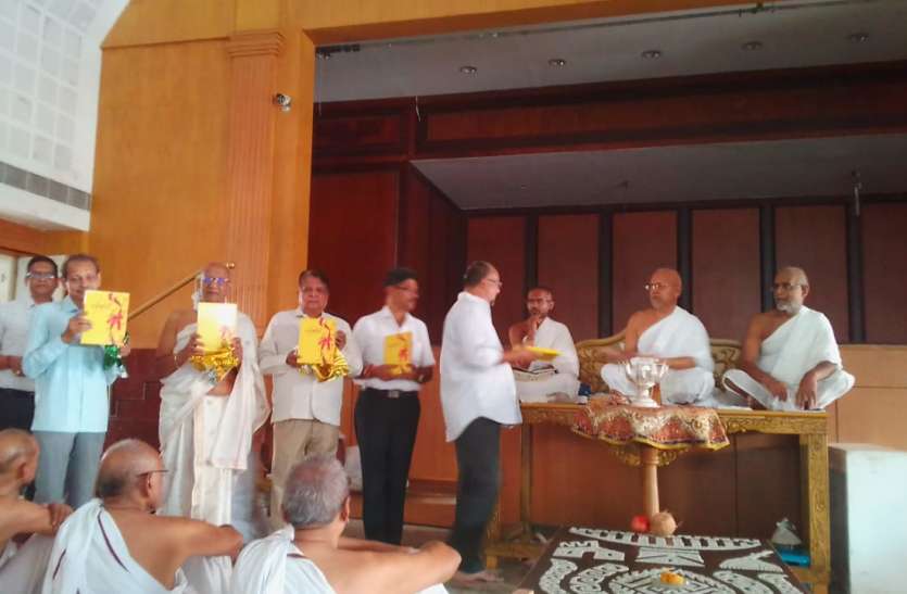 हृदय रूपी कमल में करें नवपदों का ध्यान हृदय रूपी कमल में करें नवपदों का ध्यान
