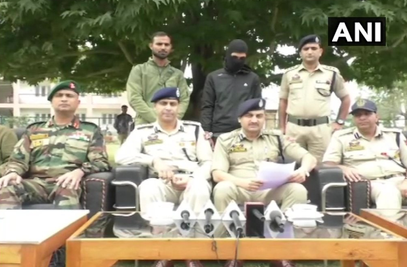 Jammu Kashmir News, Jammu and Kashmir News, Jaish e Mohammed Terrorist, Article 370 आतंकियों के निशाने पर सुरक्षाबलों के जवान, हथियारों के साथ जैश आतंकी गिरफ्तार