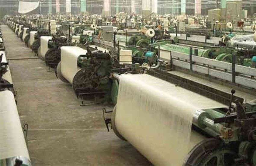 TEXTILE NEWS-मंदी के कारण कपड़ा उद्योग में दिवाली वेकेशन लंबा रहने की आशंका