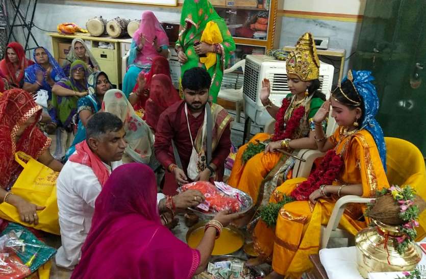 राम विवाह प्रसंग में झूमे श्रद्धालु राम विवाह प्रसंग में झूमे श्रद्धालु