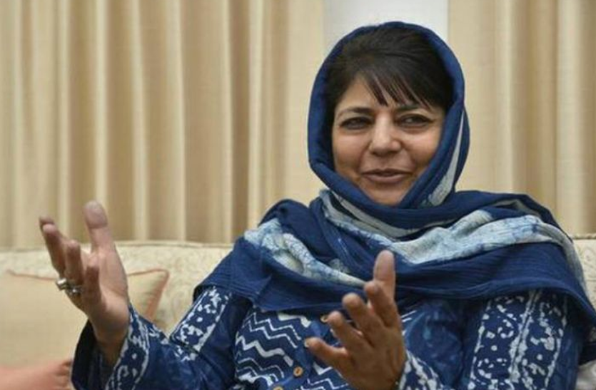 Mehubooba Mufti, PDP Leaders, PDP Chief Mehubooba Mufti, Jammu and Kashmir News, National Conference, Farooq Abdullah, Omar Abdullah महबूबा मुफ्ती से PDP नेता आज नहीं करेंगे मुलाकात... फिर बनेगी बात