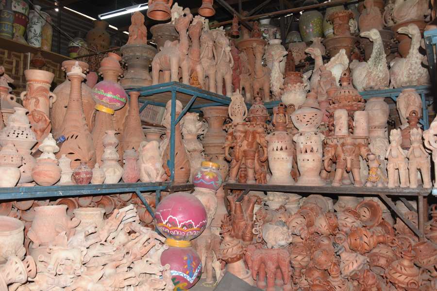 mud utensils are in demand after plastic ban in india