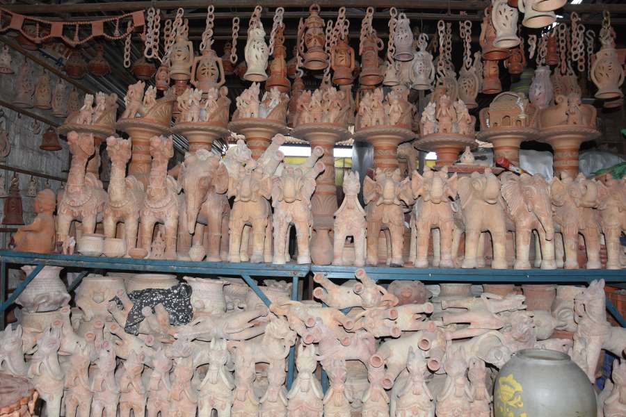 mud utensils are in demand after plastic ban in india