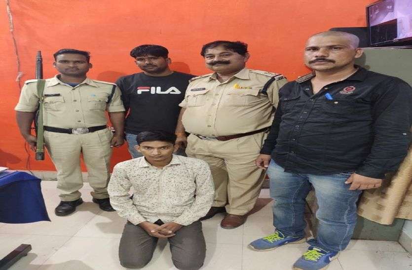फर्जी आईडी के आधार पर सिम जारी करने पर दुकानदार गिरफ्तार फर्जी आईडी के आधार पर सिम जारी करने पर दुकानदार गिरफ्तार