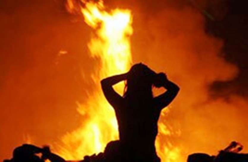 बिल्हौर में मासूम को सीने में लगा मां हो गई ‘सती’ बिल्हौर में मासूम को सीने में लगा मां हो गई ‘सती’