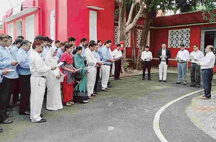 जिला न्यायालय परिसर में प्लास्टिक मुक्त अभियान की ली शपथ जिला न्यायालय परिसर में प्लास्टिक मुक्त अभियान की ली शपथ