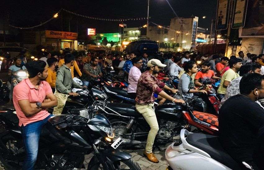 ट्रांसपोर्ट-टैंकर चालकों की दूसरे दिन भी हड़ताल, शहर में बढऩे लगी पेट्रोल पंपों पर लाइनें