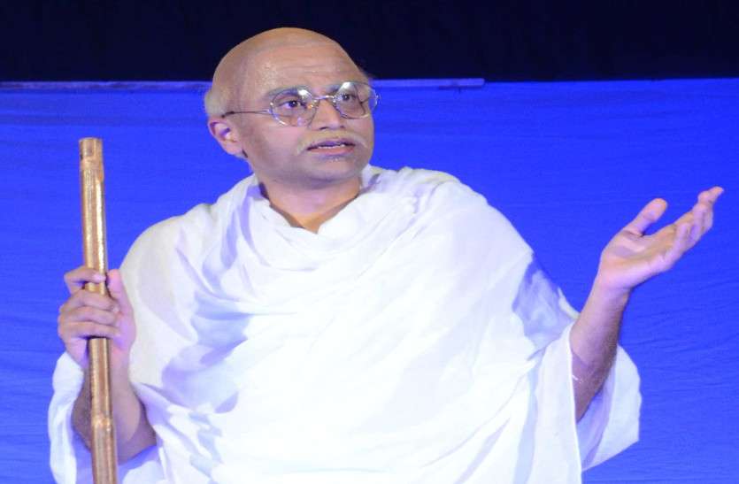 Gandhi told that there is no need of arms against Government गांधी ने बताया कि सत्ता के सामने हथियार उठाने की जरूरत नहीं