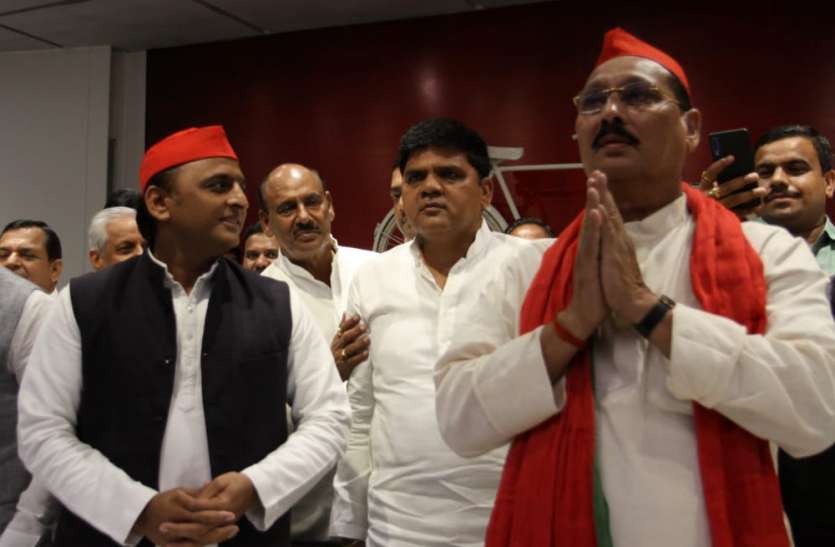 Akhilesh Ramakant अखिलेश यादव की प्रेस वार्ता में भाजपा का चलाया गया वीडियो, रमाकांत यादव ने दिया बड़ा बयान