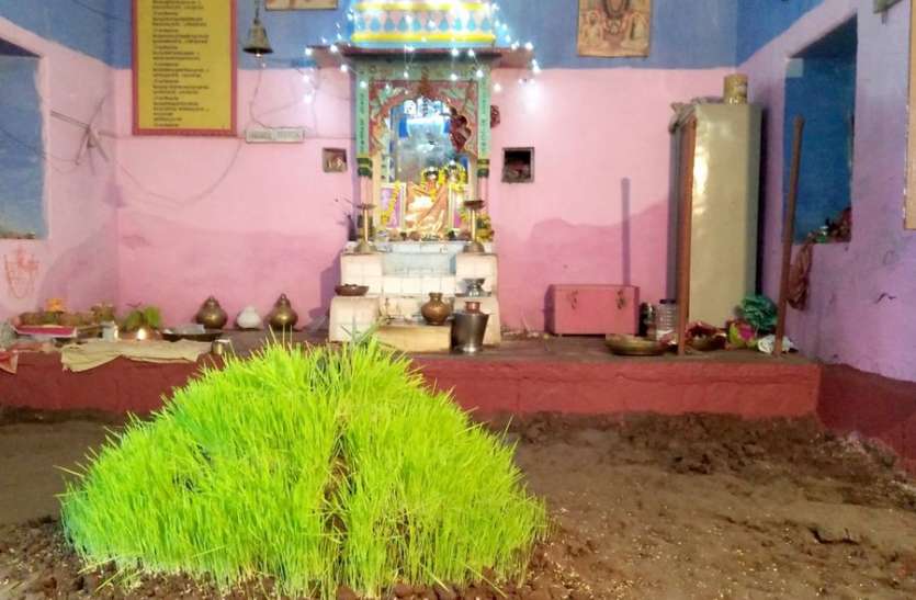 Kota has unique tradition of killing Ravana Special Story : अनूठी परम्परा : यहां पैरों तले रौंदा जाता है रावण