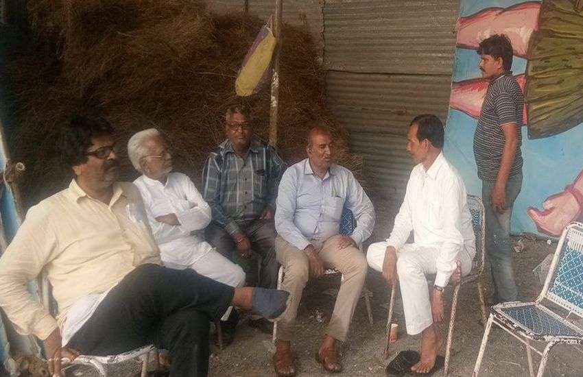 वीडियो - इंदौर के DUSSEHRA मैदान पर होगा वॉटर प्रूफ रावण का दहन, 111 फीट के रावण को त्रिपाल से किया कवर