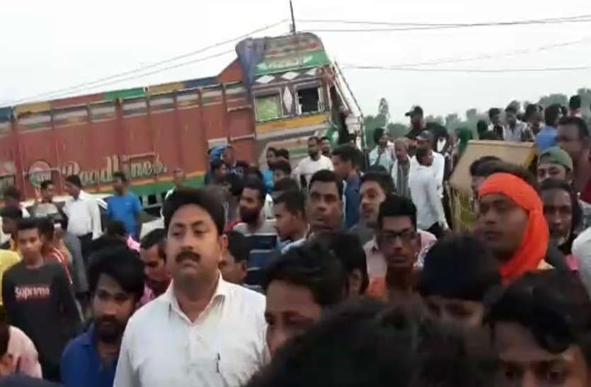 road_accident_in_raipur.jpg Video: रायपुर-दुर्ग नेशनल हाइवे में हादसा, सड़क पार कर रहे 6 साल के बच्चे को कुचला, दर्दनाक मौत