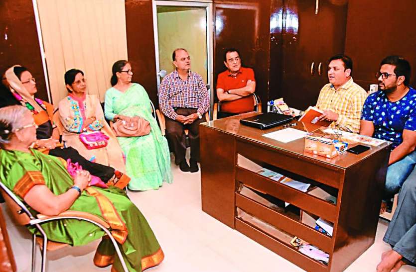 स्कूलों में करेंगे विद्यार्थियों और अभिभावकों की काउंसलिंग स्कूलों में करेंगे विद्यार्थियों और अभिभावकों की काउंसलिंग