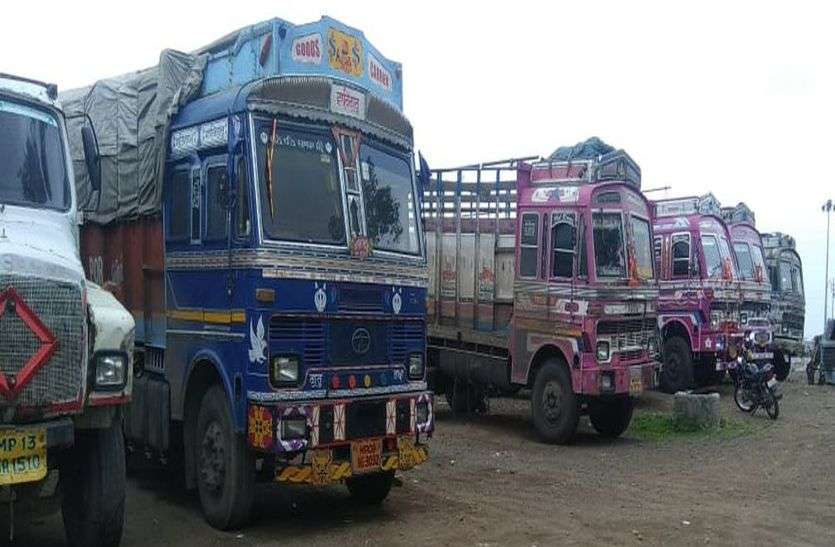 patrika त्योहारों पर थम गए ट्रकों के चक्के, अगले कुछ दिन अहम