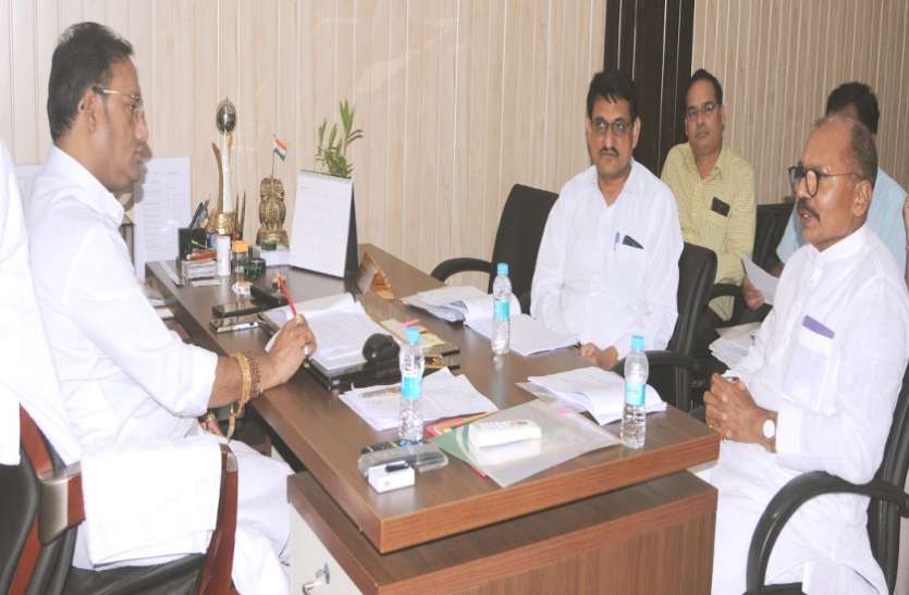 वनस्पति रंगों का प्रयोग वस्त्रों की रंगाई में वनस्पति रंगों का प्रयोग वस्त्रों की रंगाई में
